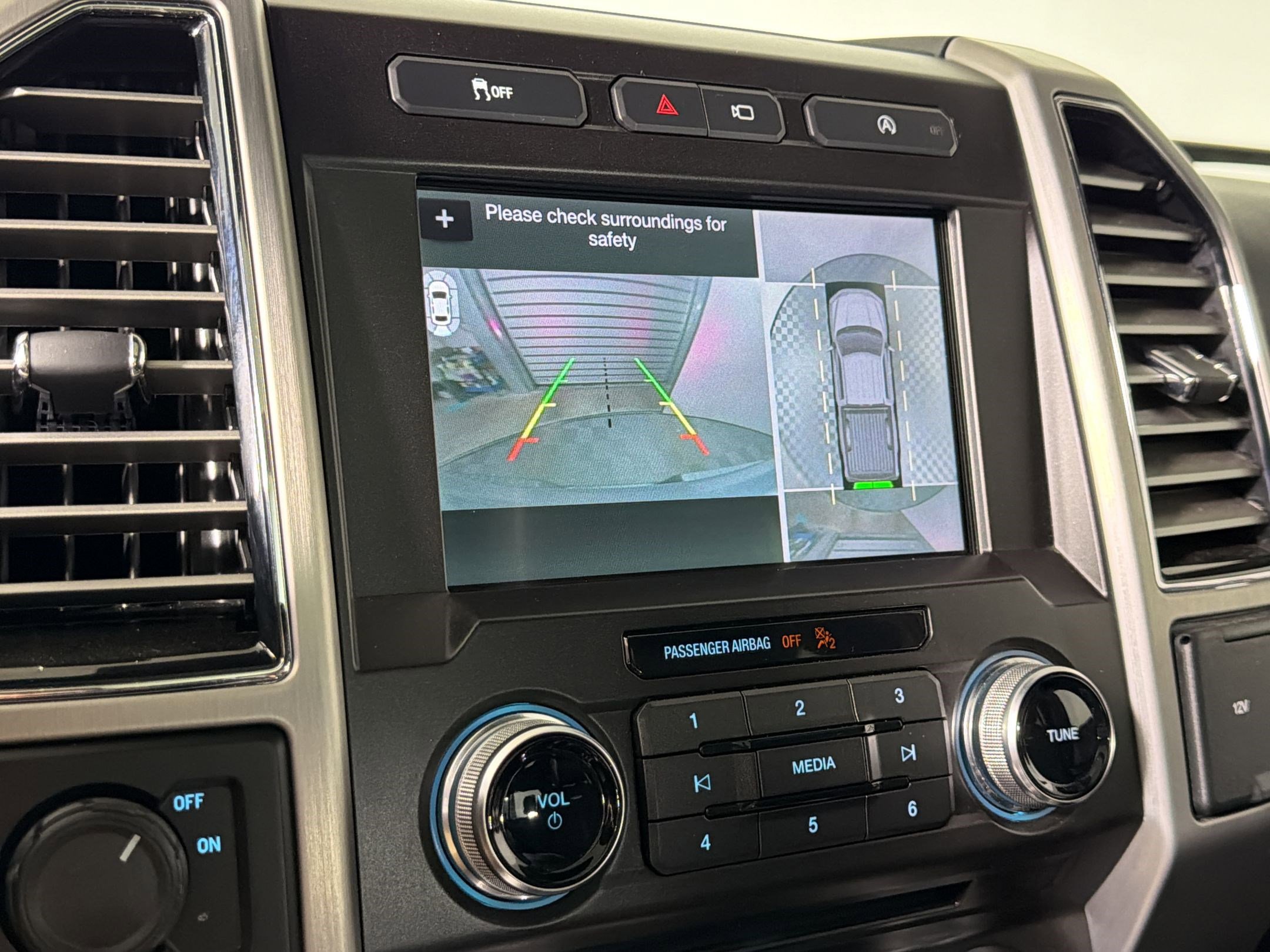 Used 2018 Ford F150 Platinum w/ Equipment Group 701A Luxury RWD image 24