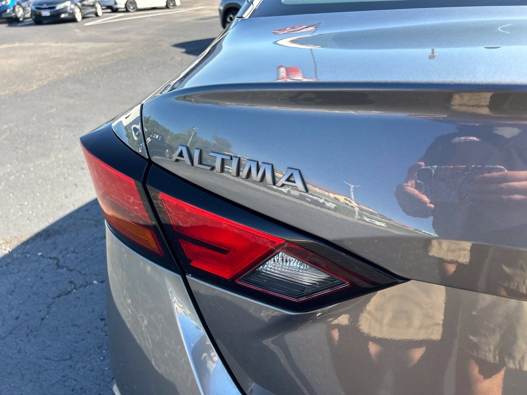 Used 2024 Nissan Altima 2.5 SV FWD image 11