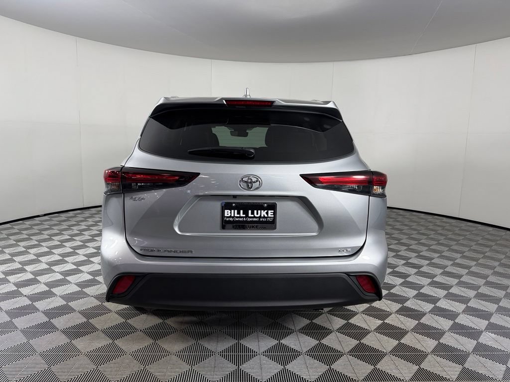 Used 2025 Toyota Highlander XLE FWD image 5