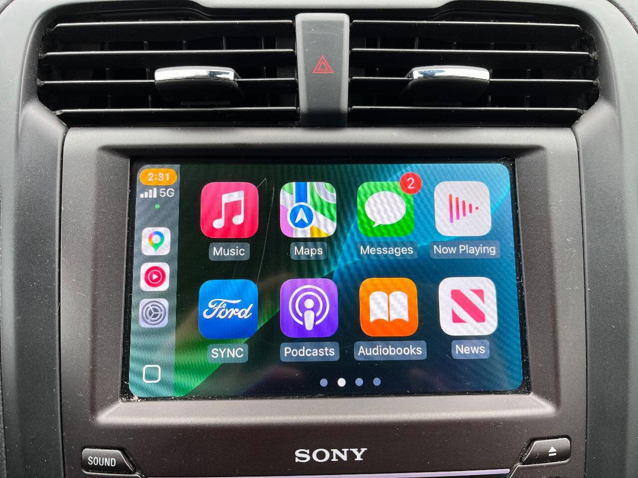 Used 2019 Ford Fusion Energi Titanium FWD image 16