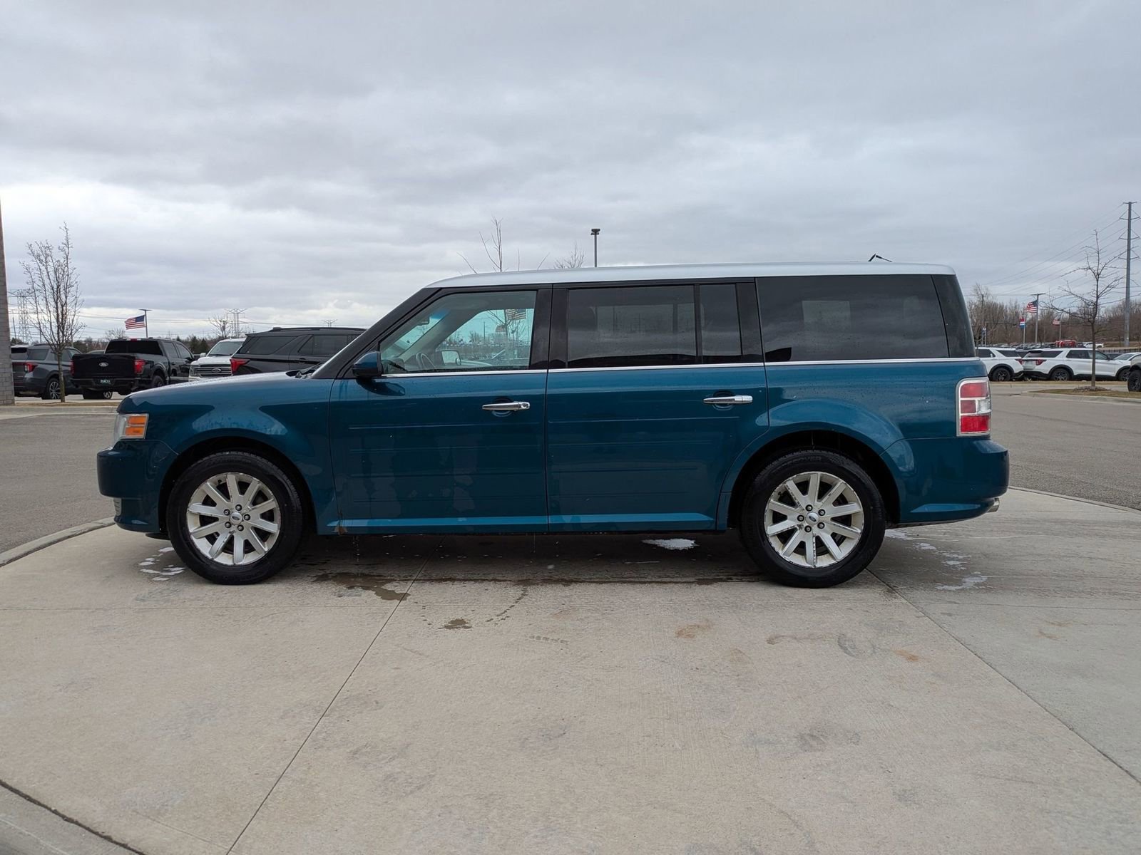 Used 2011 Ford Flex SEL w/ Rapid Spec Order Code image 2