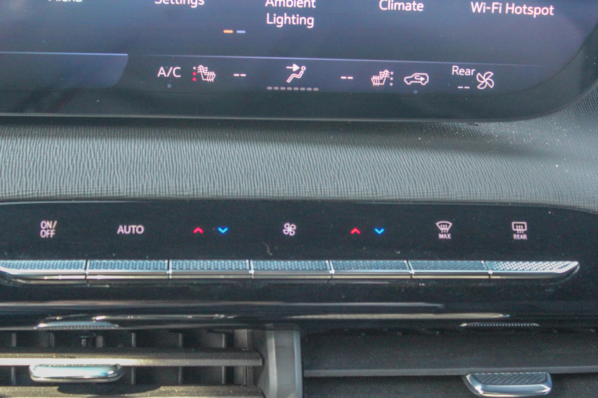 Used 2025 Buick Enclave Preferred AWD/4WD image 21