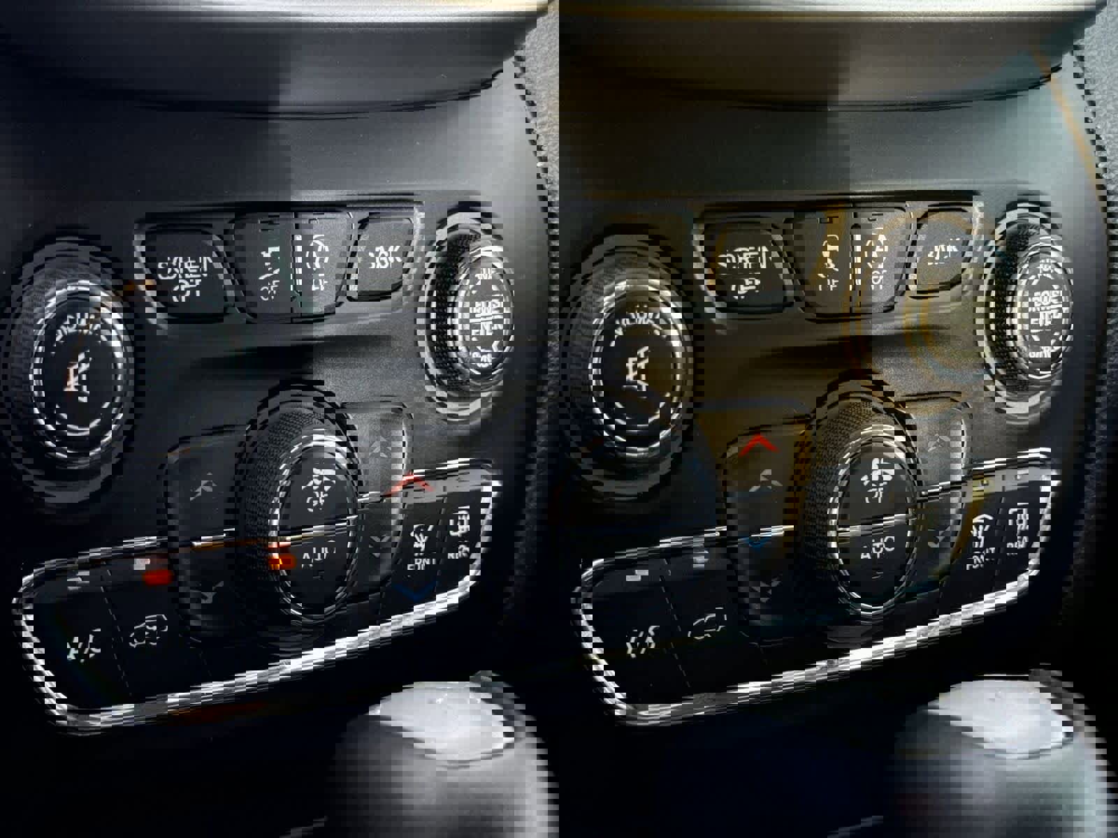 Used 2016 Jeep Cherokee Trailhawk w/ Comfort/Convenience Group image 23