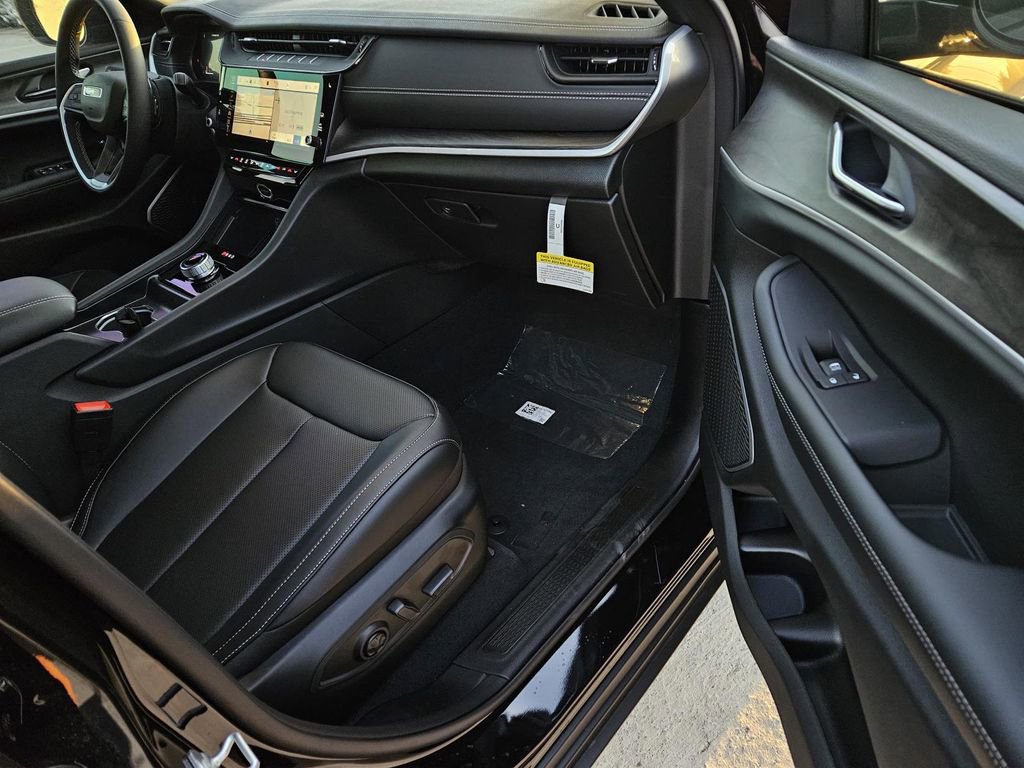 New 2026 Jeep Grand Cherokee L Limited w/ Luxury Tech Group II RWD image 9
