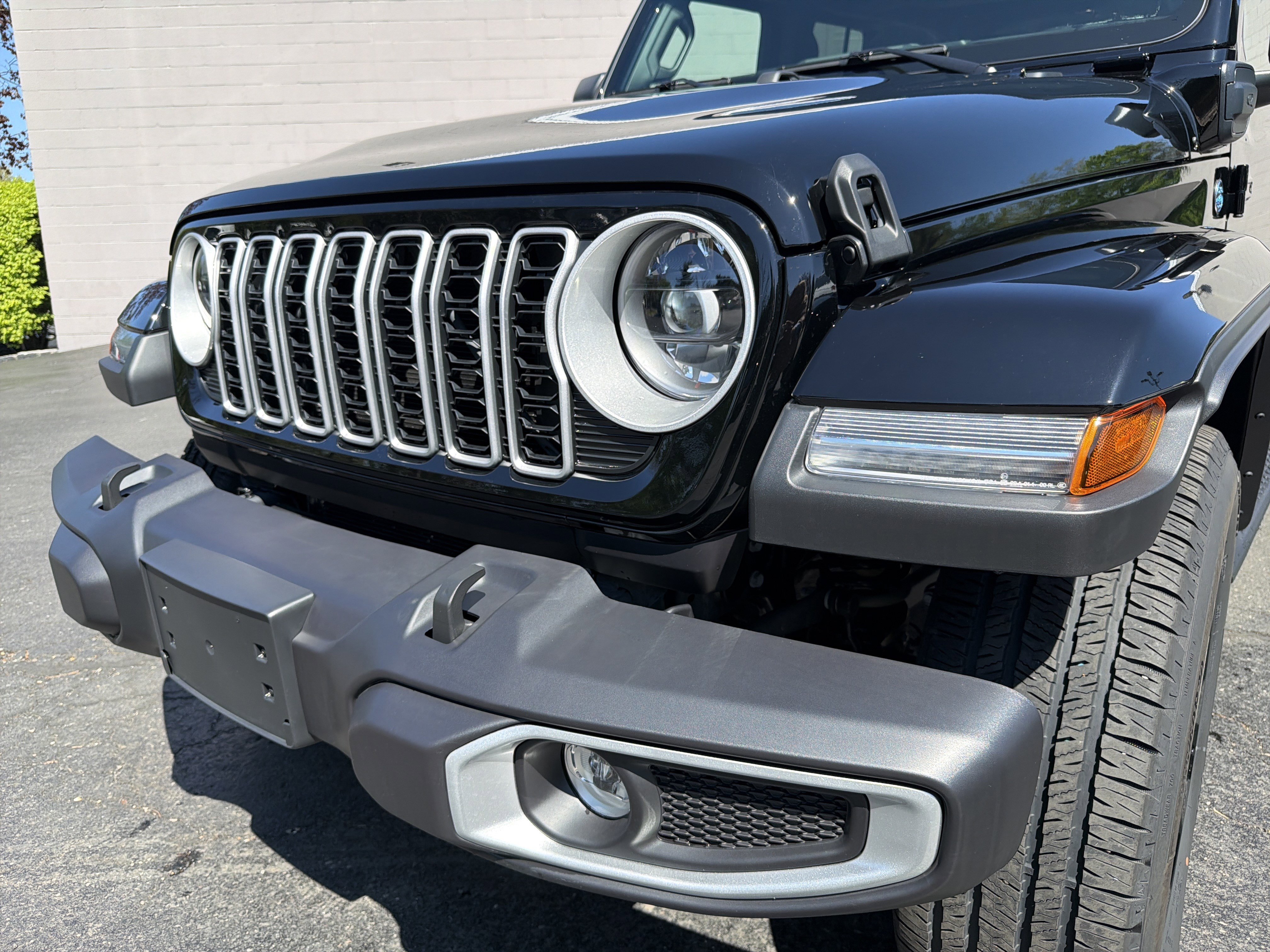 Certified 2025 Jeep Wrangler Unlimited Sahara AWD/4WD image 4