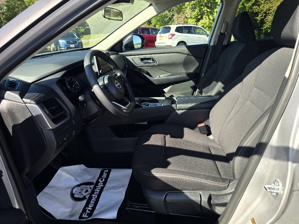 Used 2024 Nissan Rogue S image 11