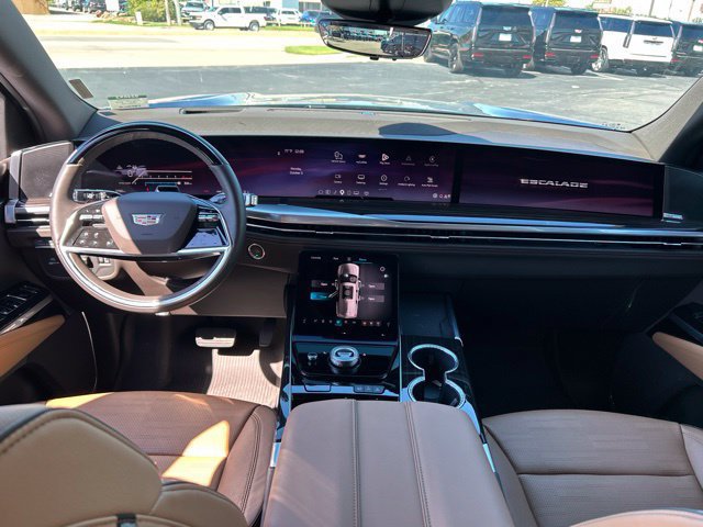 Used 2026 Cadillac Escalade Luxury w/ Touring Package AWD/4WD image 17