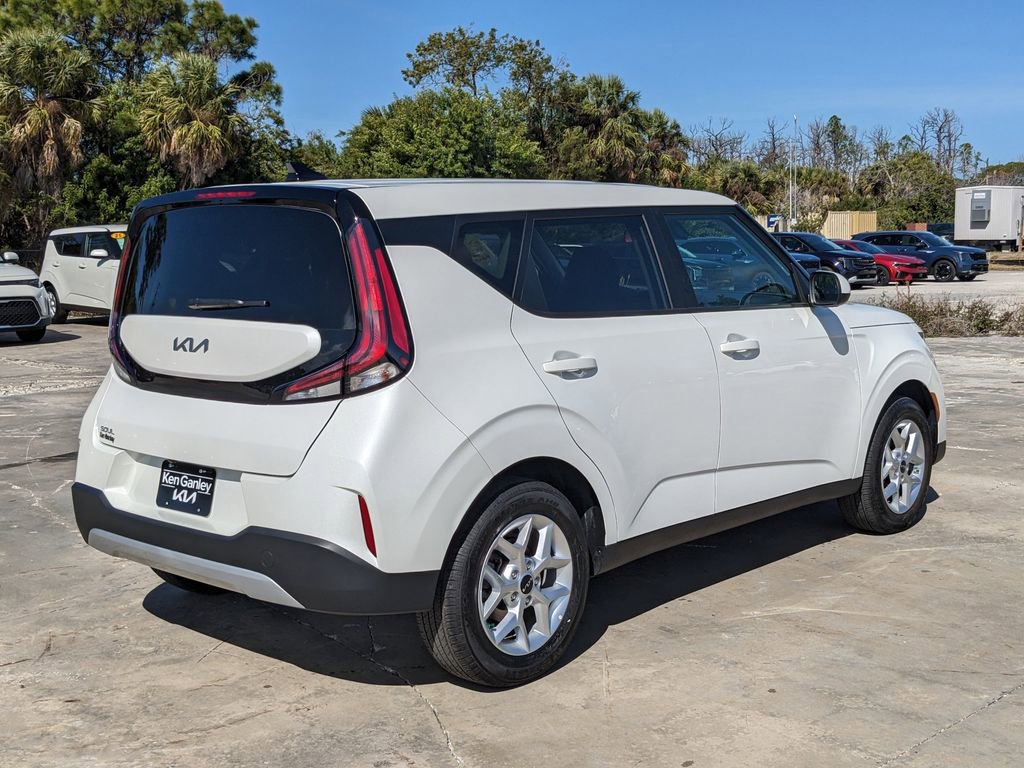 Certified 2025 Kia Soul LX image 9