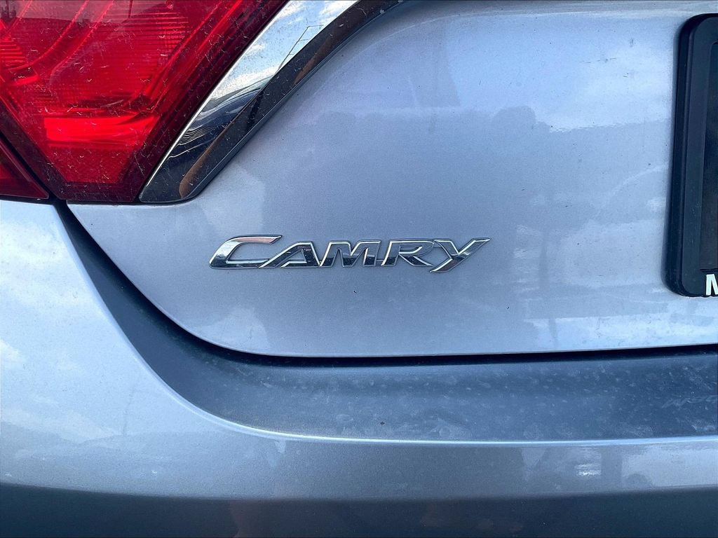Used 2017 Toyota Camry SE w/ Moonroof Package FWD image 24