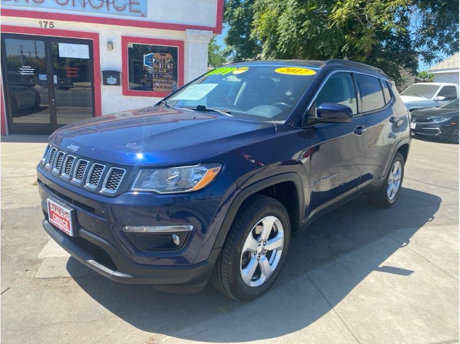Used 2017 Jeep Compass Latitude w/ Popular Equipment Group AWD/4WD image 2