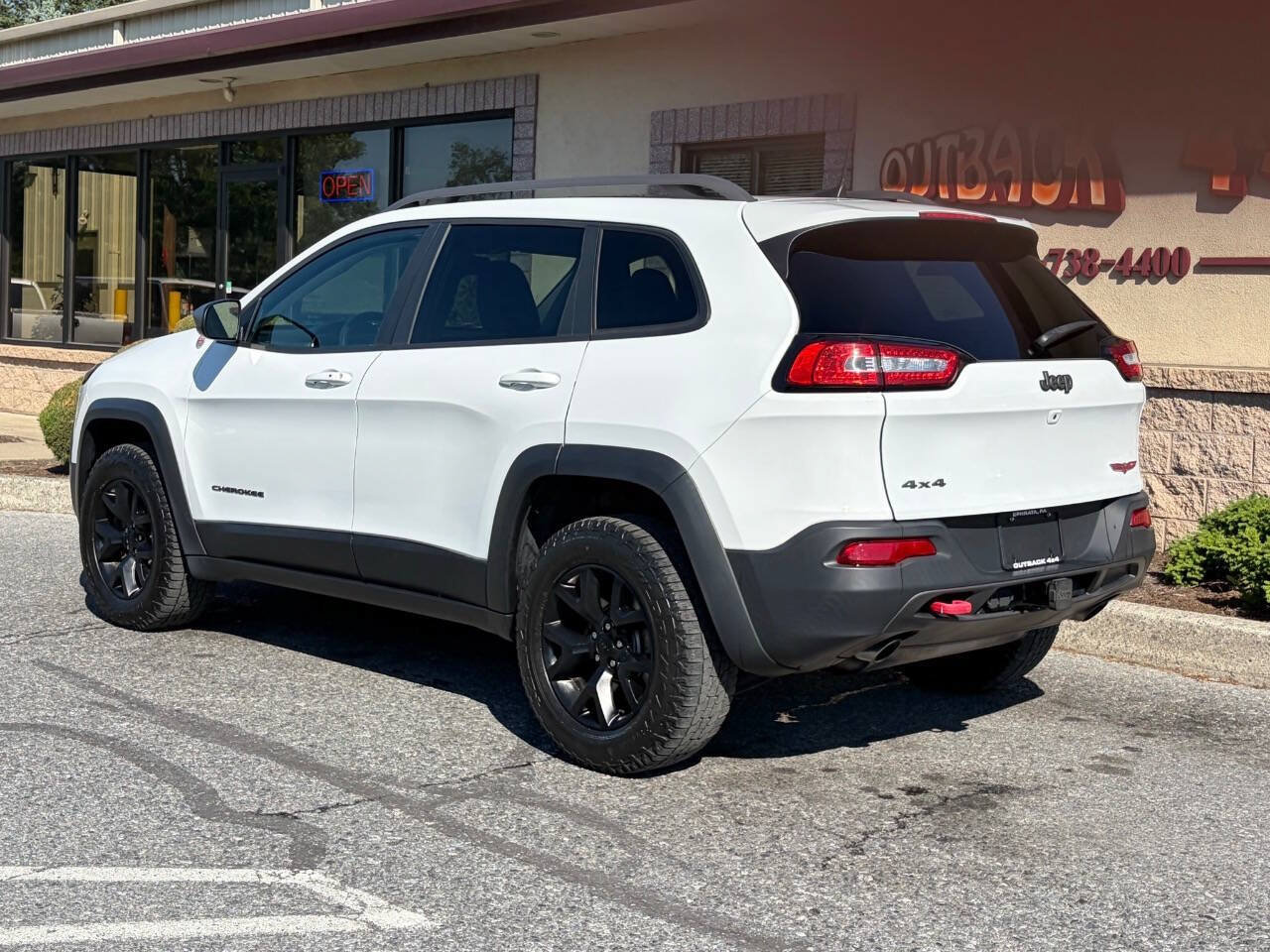 Used 2016 Jeep Cherokee Trailhawk w/ Comfort/Convenience Group AWD/4WD image 5