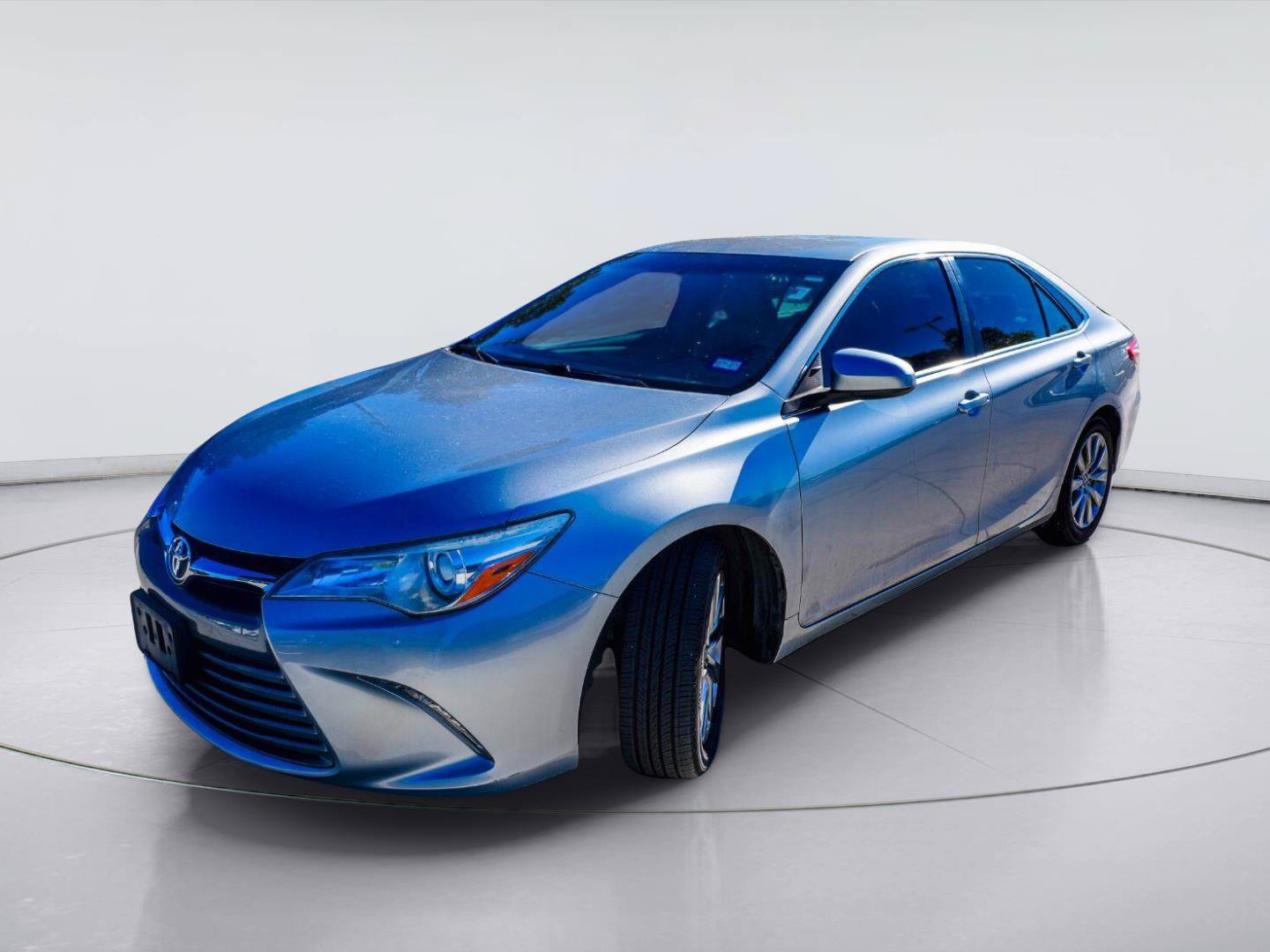 Used 2017 Toyota Camry XLE FWD image 2