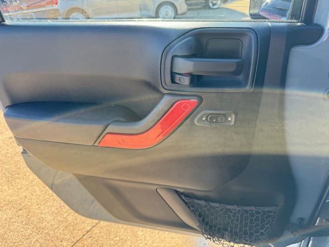 Used 2015 Jeep Wrangler Unlimited Sahara w/ Connectivity Group image 19