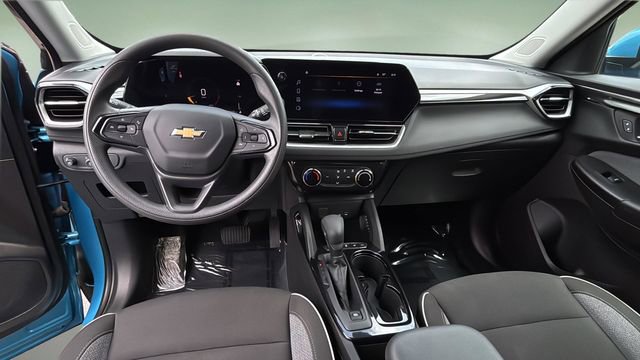 Used 2025 Chevrolet TrailBlazer LT w/ Driver Confidence Package AWD/4WD image 18