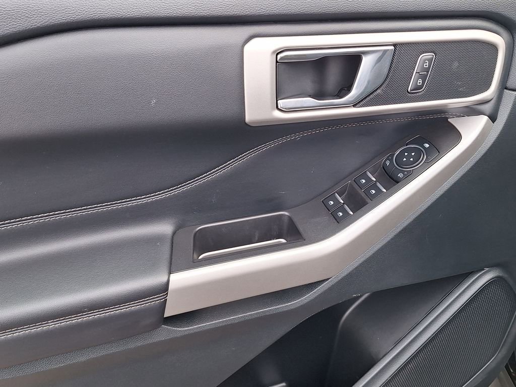 Used 2024 Ford Explorer XLT w/ Equipment Group 202A image 9