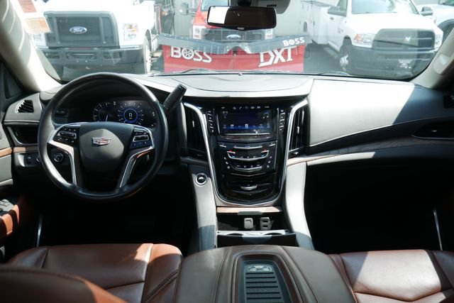 Used 2020 Cadillac Escalade Luxury AWD/4WD image 7
