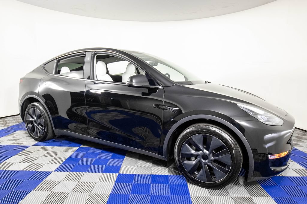 Used 2024 Tesla Model Y Long Range AWD/4WD image 4