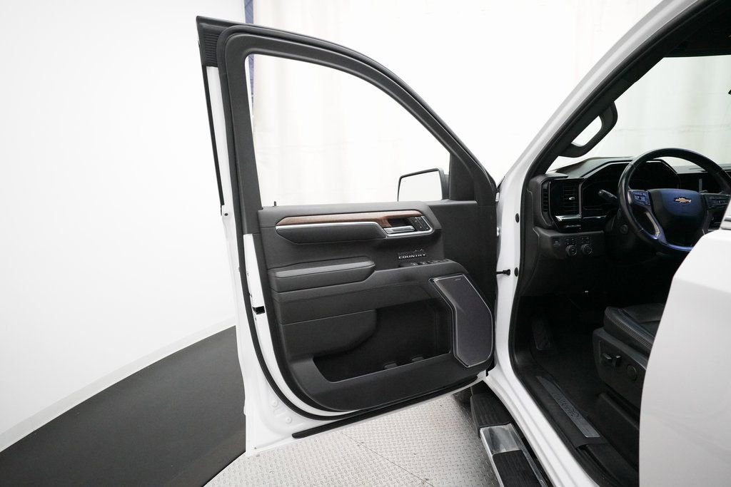 Certified 2023 Chevrolet Silverado 1500 High Country w/ Technology Package image 26