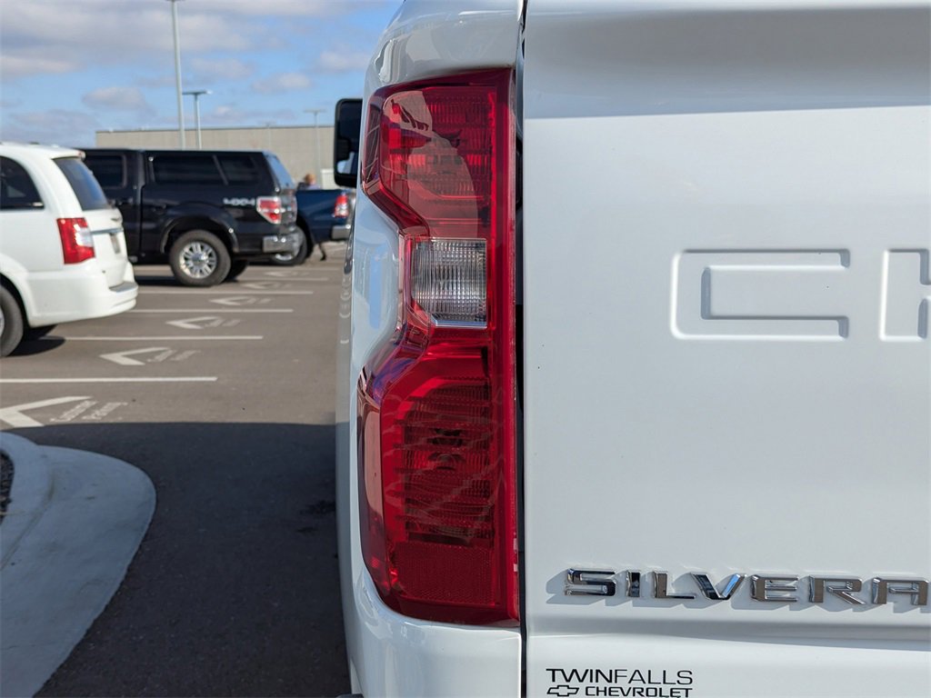 Used 2023 Chevrolet Silverado 3500 W/T image 36