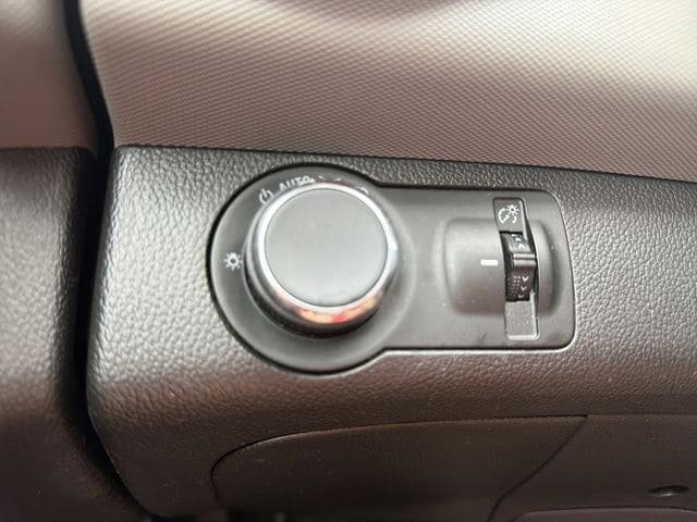 Used 2018 Chevrolet Sonic LT FWD image 31