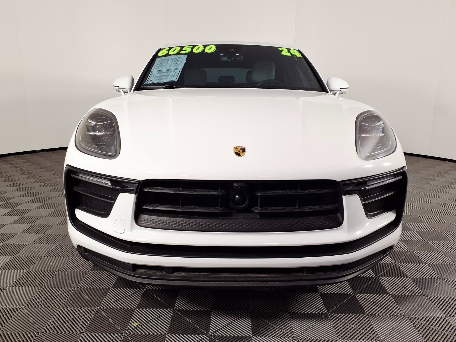 Used 2024 Porsche Macan AWD/4WD image 2