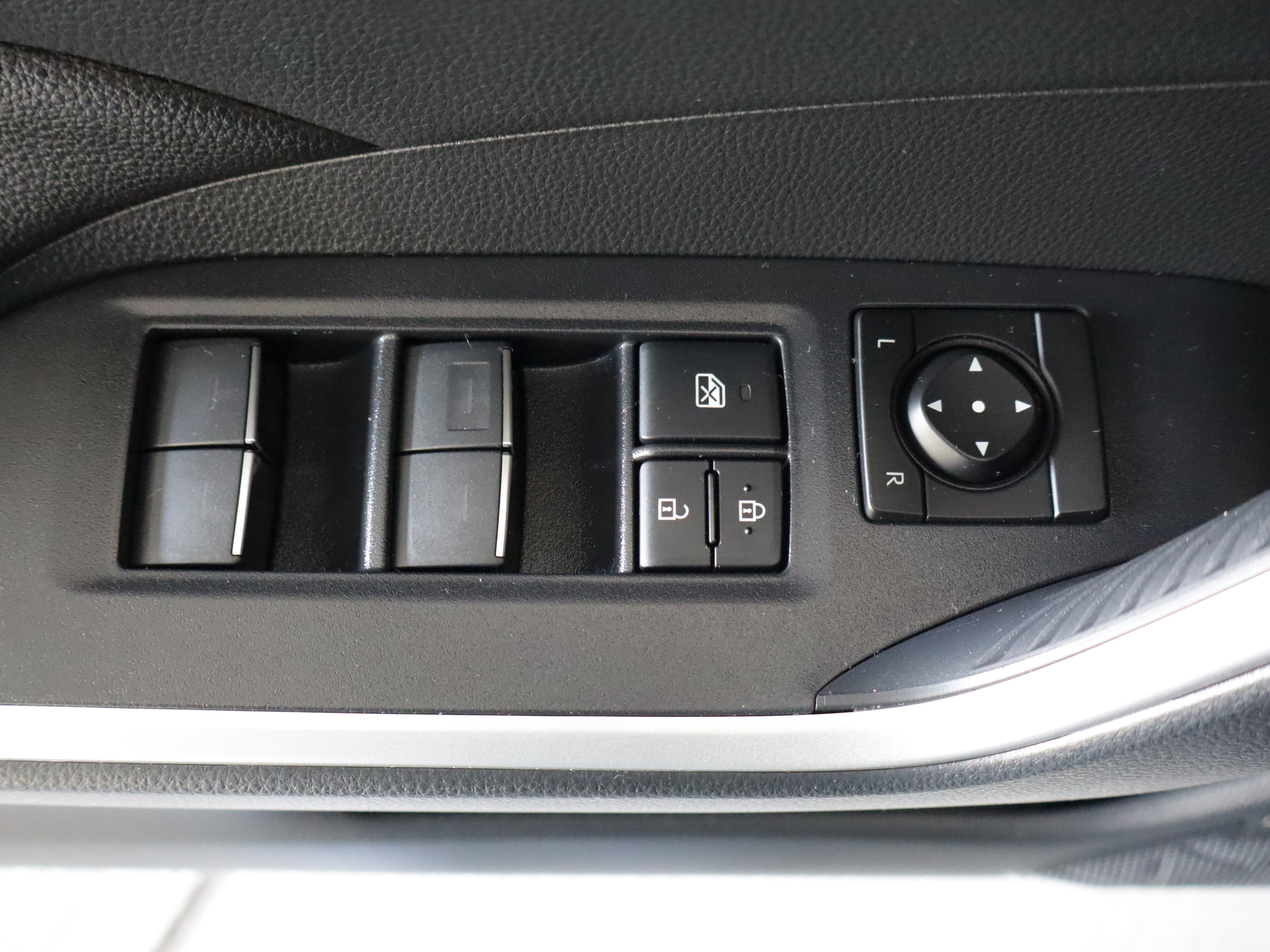 Used 2024 Toyota RAV4 SE w/ Weather & Moonroof Package AWD/4WD image 12