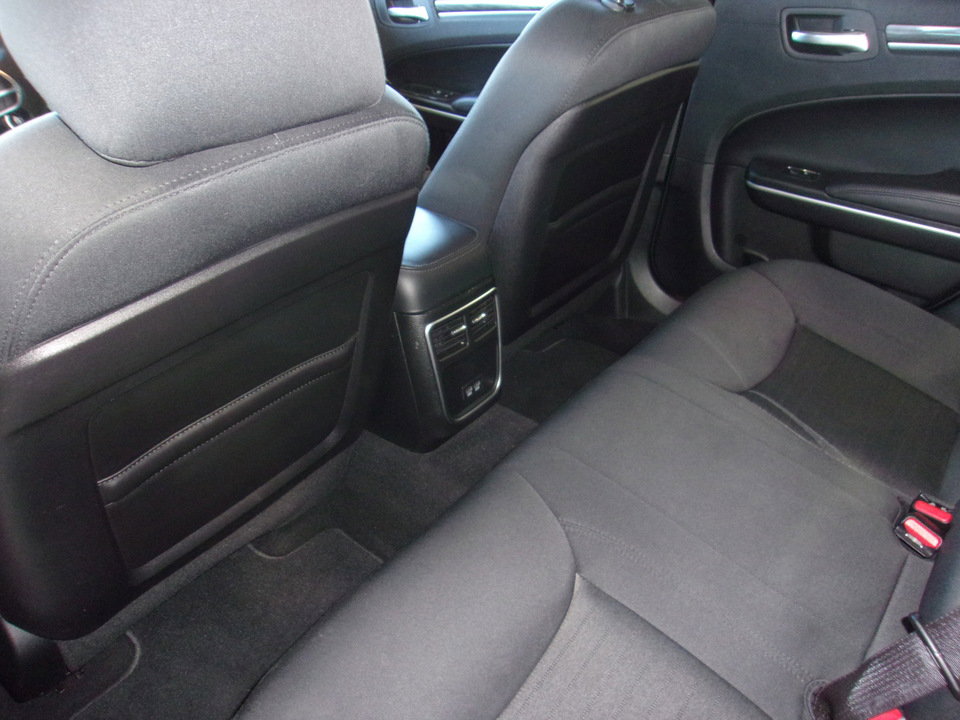 Used 2019 Chrysler 300 Touring image 16