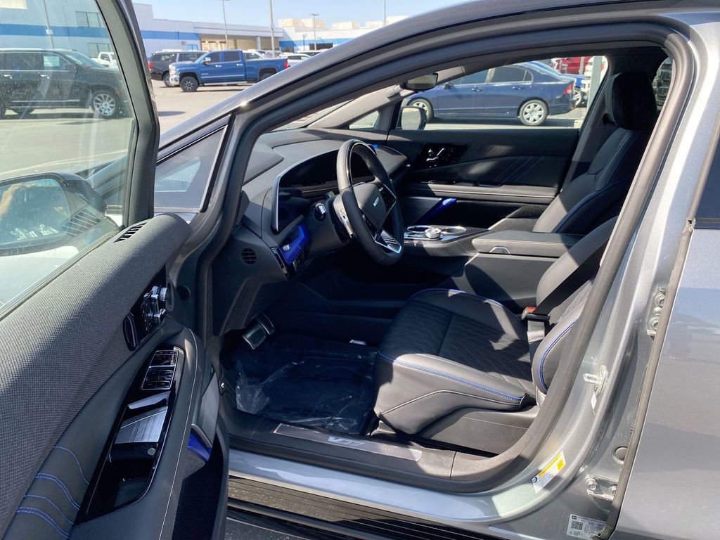 New 2026 Cadillac Optiq V w/ LPO, Floor Liner Package AWD/4WD image 31