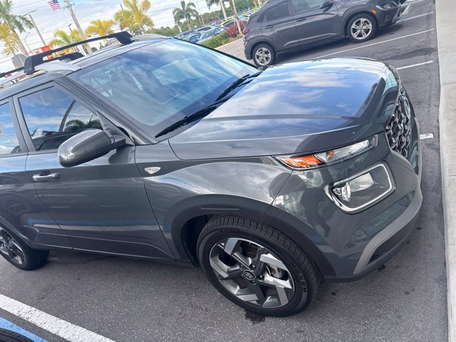 Used 2025 Hyundai Venue SEL FWD image 5