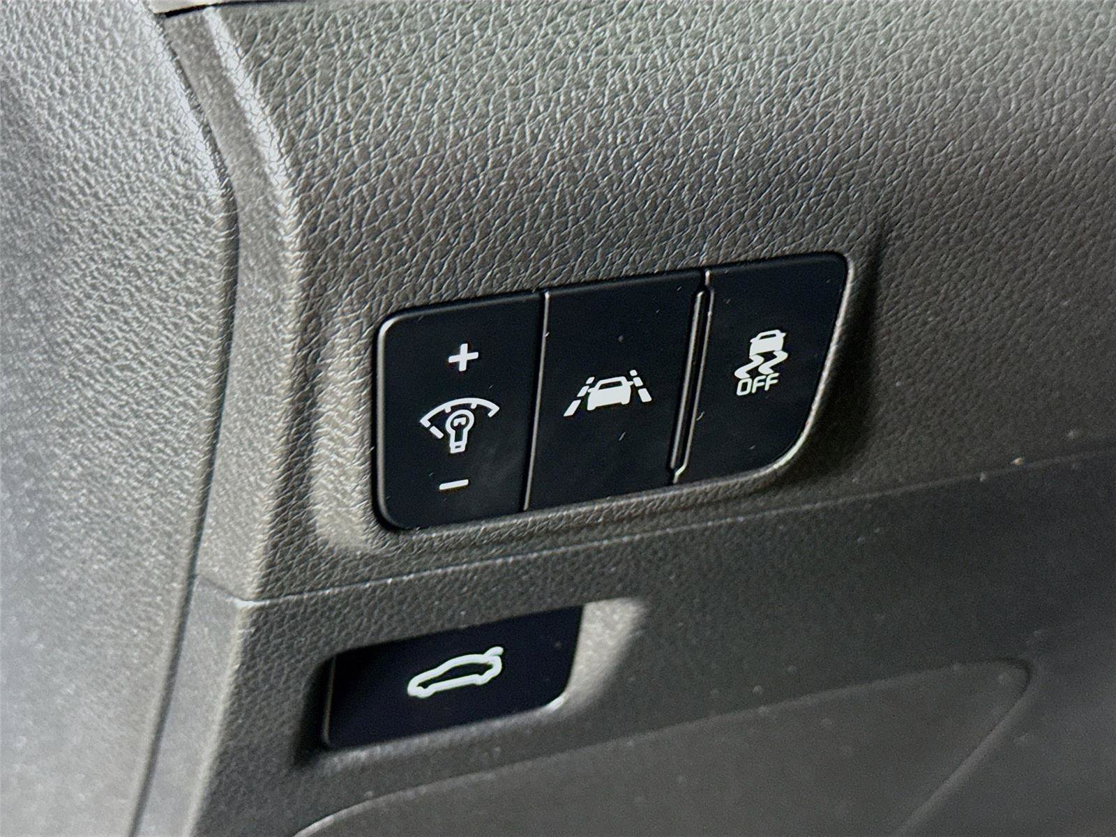 Used 2022 Kia K5 LXS image 12