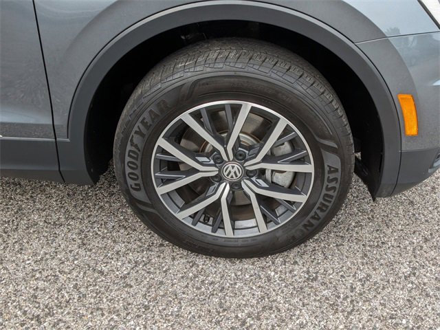 Used 2020 Volkswagen Tiguan SE w/ Panoramic Sunroof Package image 11