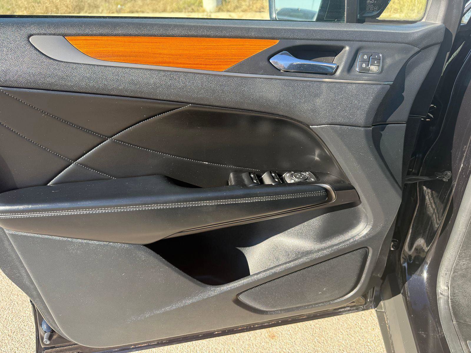 Used 2019 Lincoln MKC Reserve w/ MKC Technology Package image 9