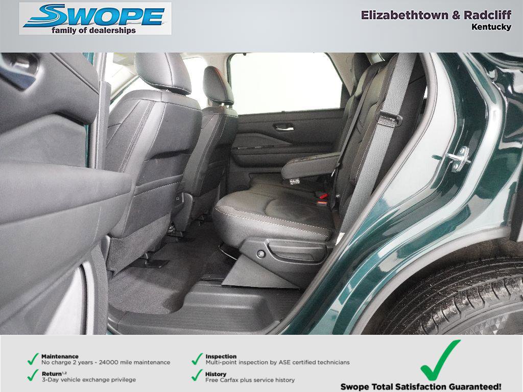 Used 2025 Nissan Pathfinder SL image 13