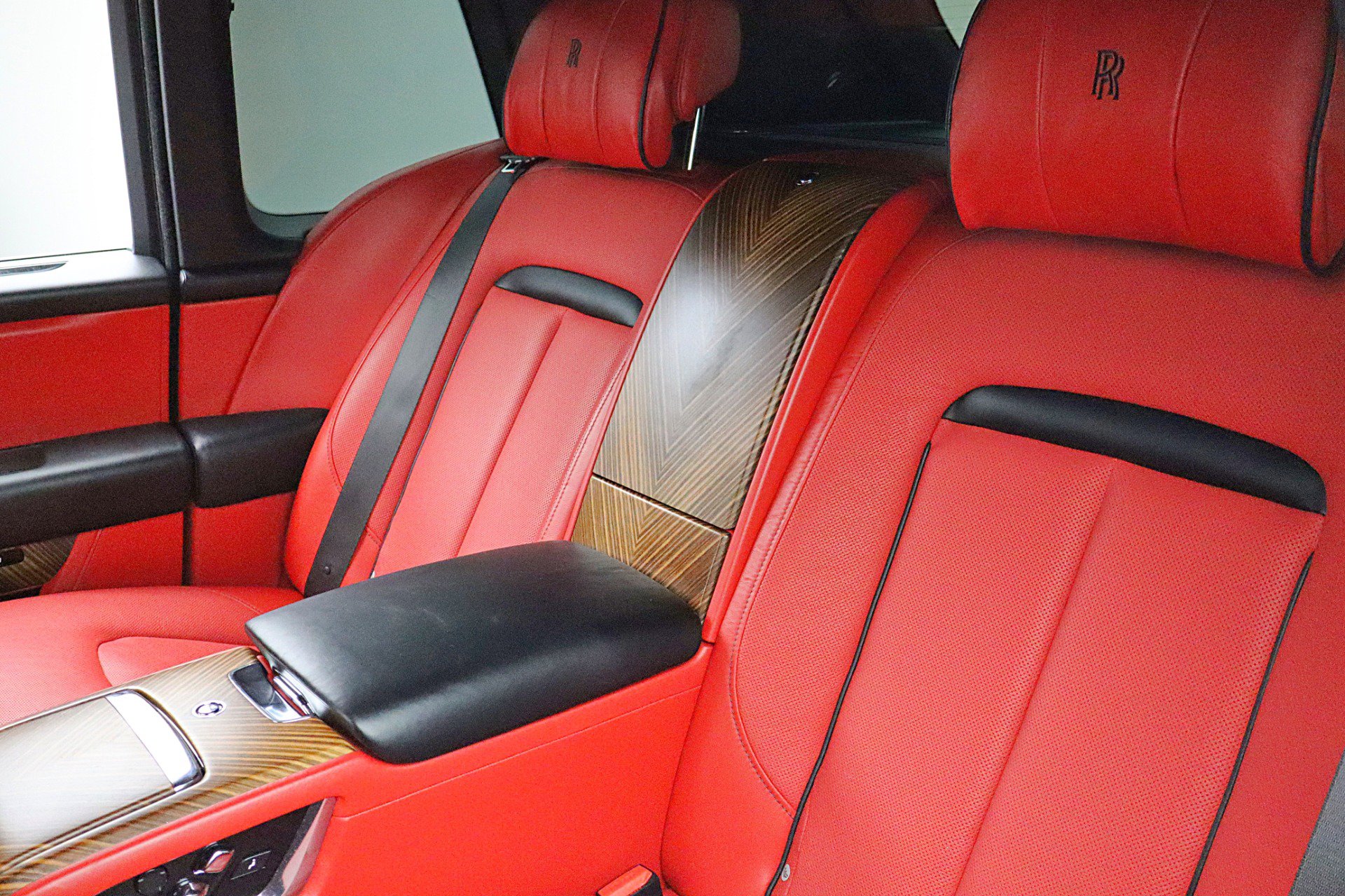 Used 2019 Rolls-Royce Cullinan AWD/4WD image 29