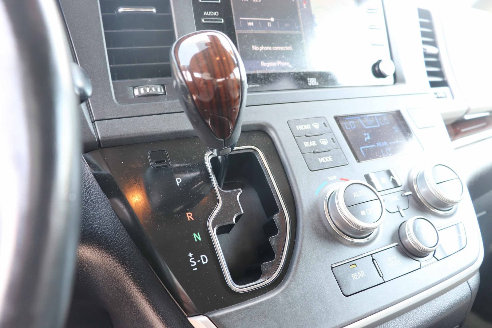 Certified 2020 Toyota Sienna Limited FWD image 24