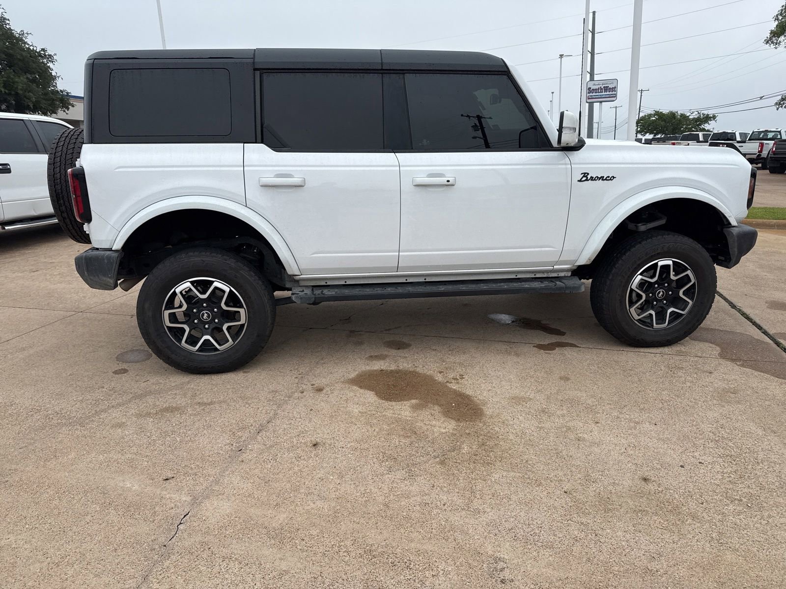 Used 2024 Ford Bronco Outer Banks AWD/4WD image 8