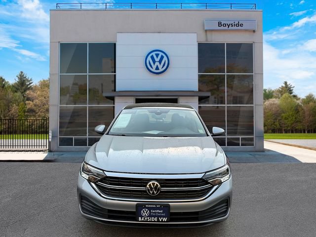 Certified 2023 Volkswagen Jetta SE w/ Panoramic Sunroof Package FWD image 2