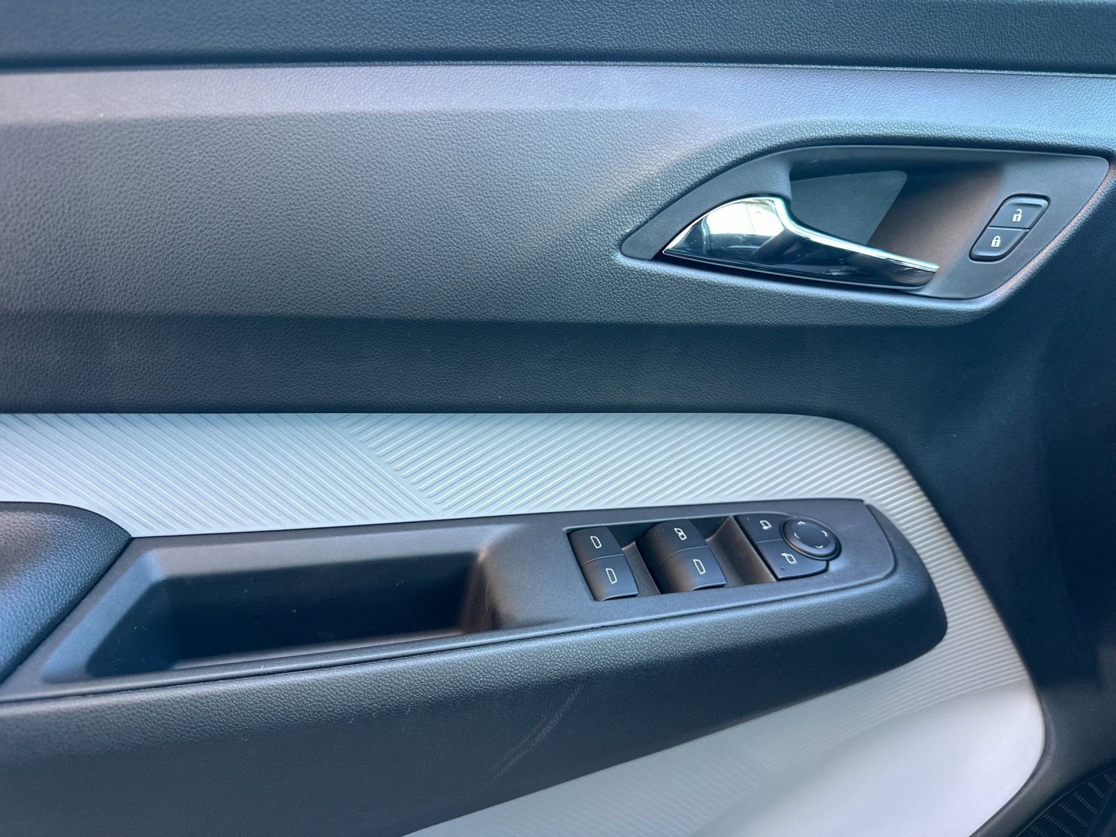 New 2027 Chevrolet Bolt LT w/ Comfort Package image 11