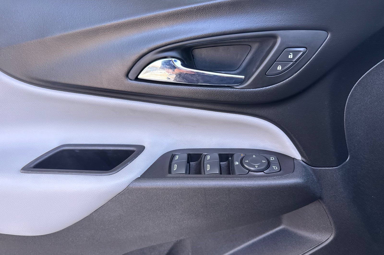 Used 2022 Chevrolet Equinox LT FWD image 10