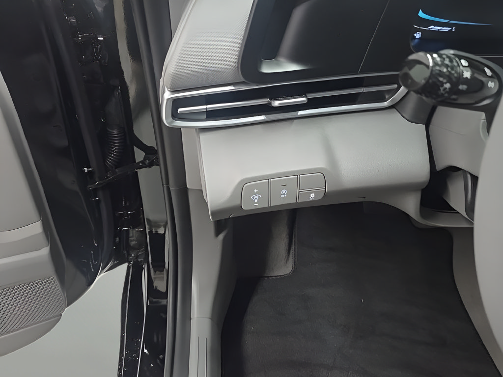 Certified 2026 Hyundai Elantra SE FWD image 13