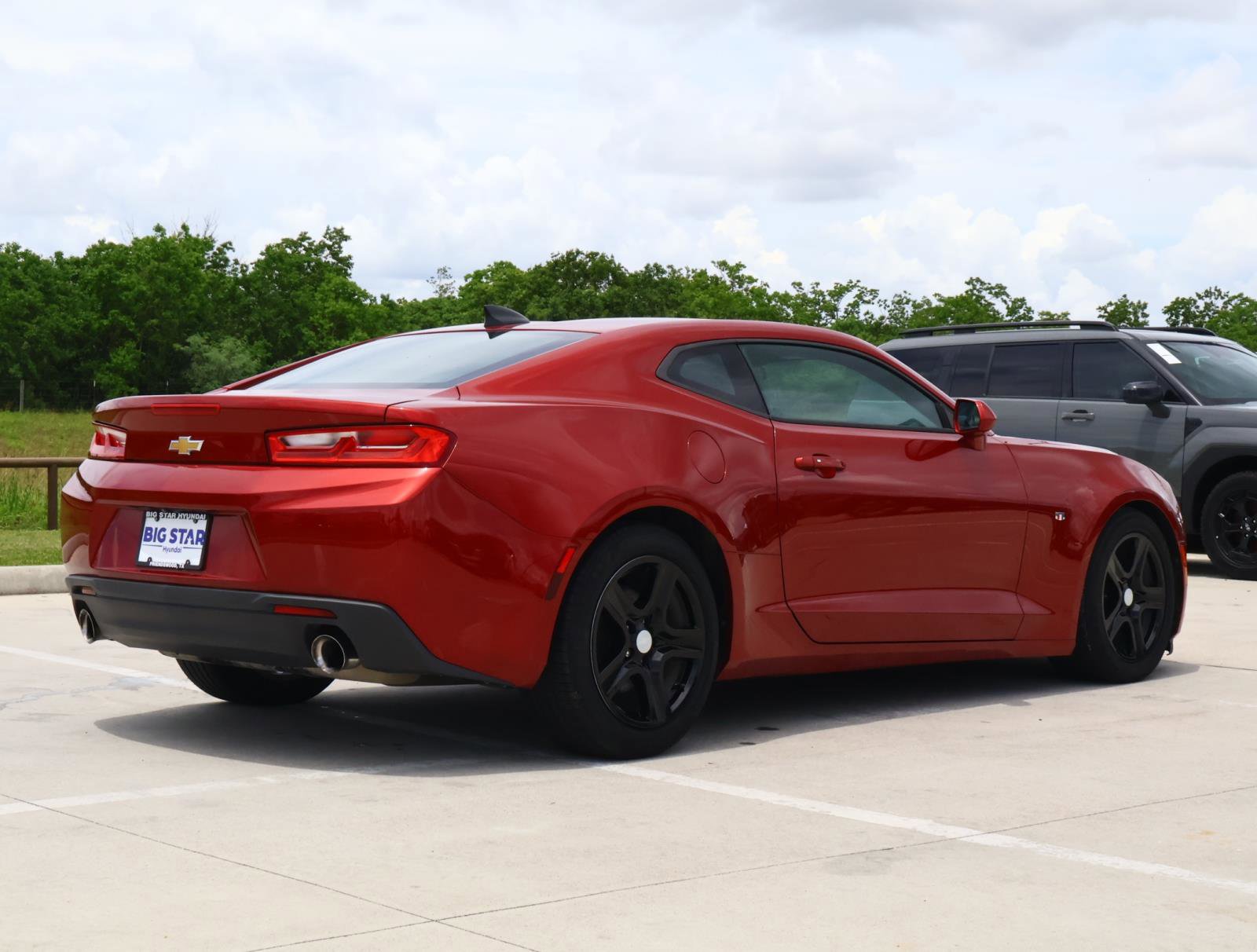 Used 2016 Chevrolet Camaro LT w/ Technology Package RWD image 4