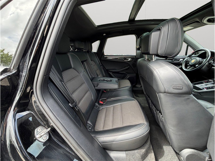 Used 2023 Porsche Macan Turbo image 43