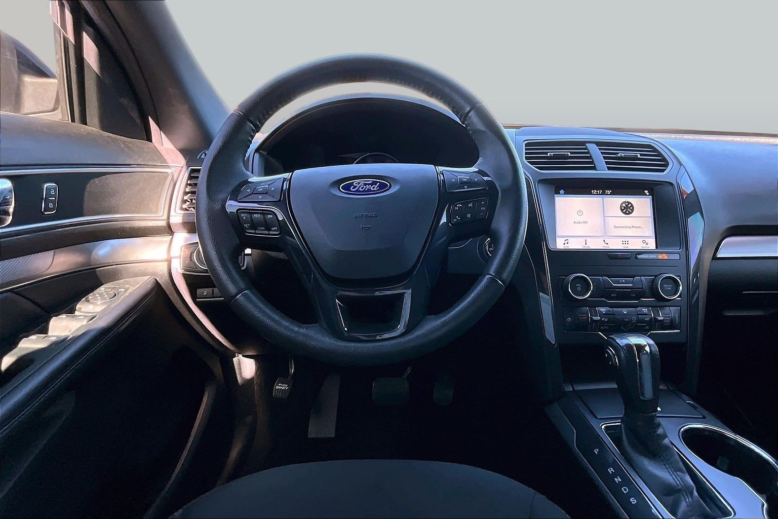 Used 2018 Ford Explorer XLT w/ Equipment Group 201A FWD image 5