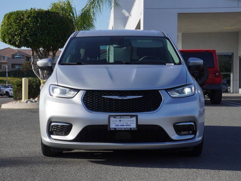 Certified 2023 Chrysler Pacifica Touring-L image 9