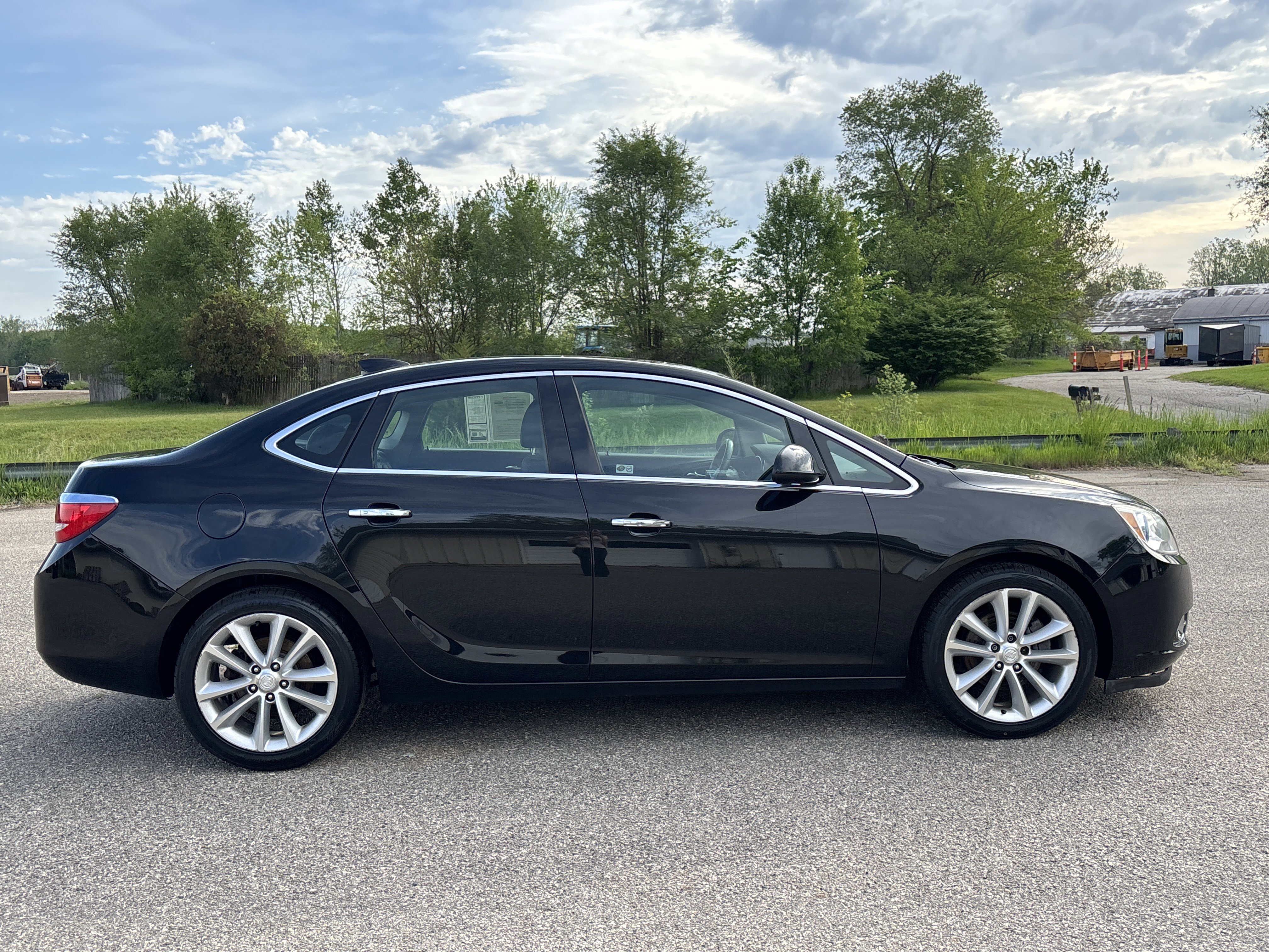 Used 2017 Buick Verano Leather w/ Experience Buick Package FWD image 2