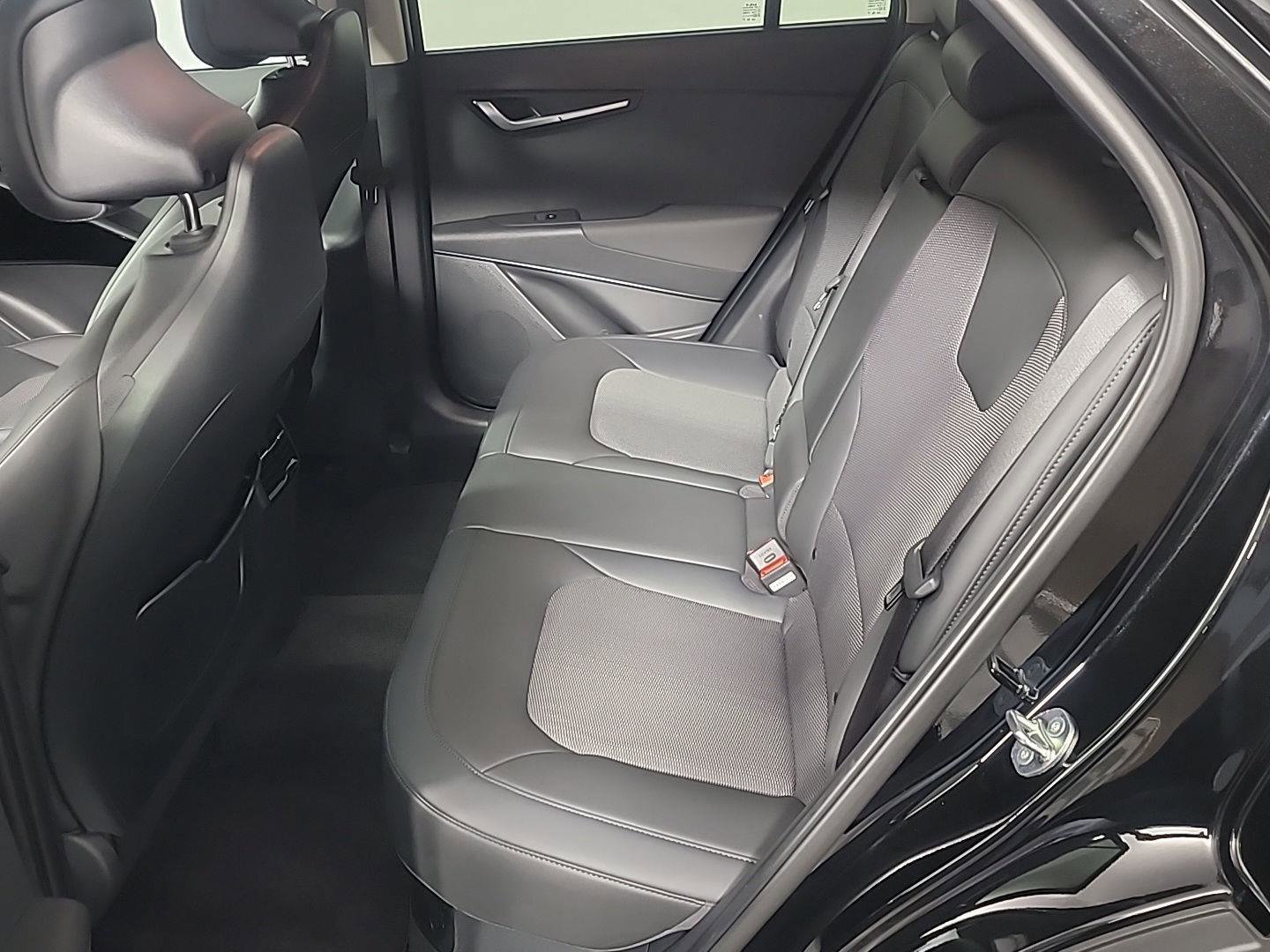 Used 2025 Kia Niro EX image 17