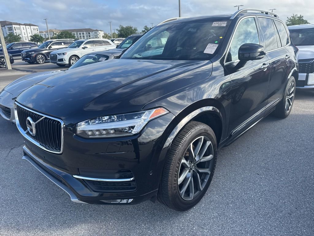 Used 2017 Volvo XC90 T6 Momentum w/ Vision Package image 4