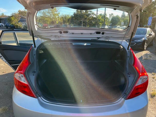 Used 2012 Hyundai Accent GS image 9