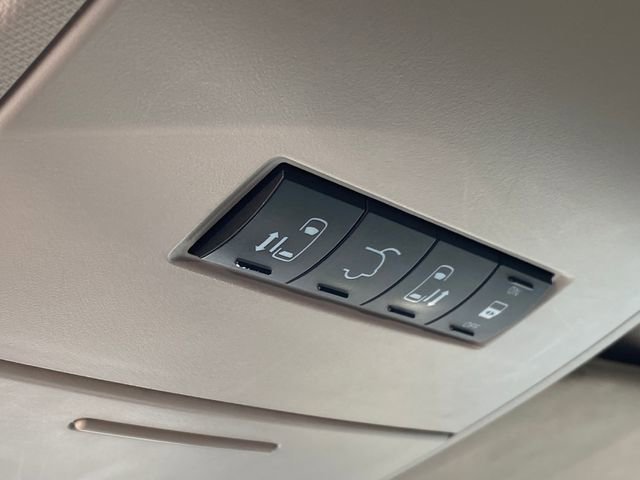 Used 2011 Chrysler Town & Country Touring-L w/ Entertainment Group #2 FWD image 10
