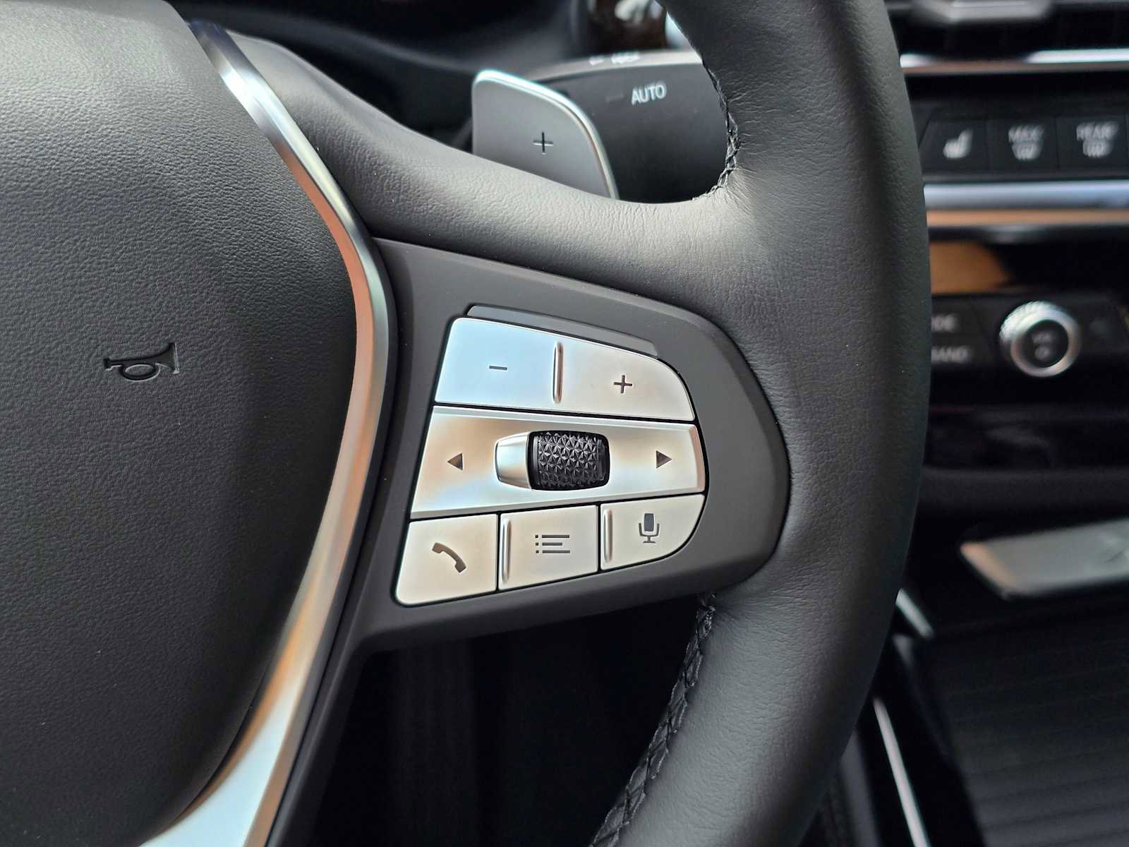 Used 2025 BMW X4 xDrive30i w/ Premium Package image 28